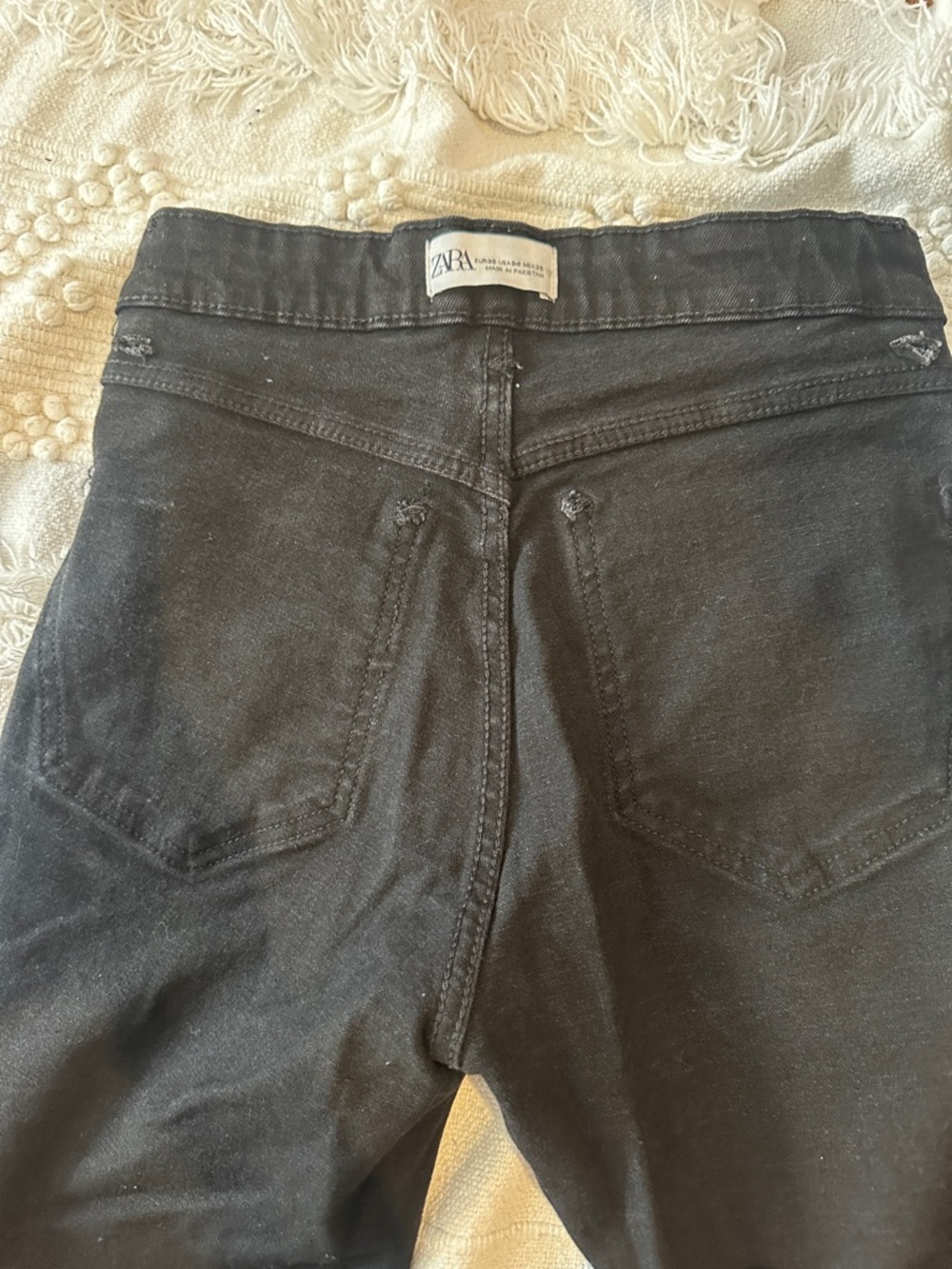 Zara Black High-Rise Straight Jeans with Raw Hem - Preloved - Picture 11 of 13